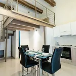 Charming 1 Bedroom Off Republic Street Sleeps 4 *