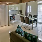 Charming 1 Bedroom Off Republic Street Sleeps 4 Daire Valletta