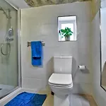 Charming 1 Bedroom Off Republic Street Sleeps 4 Daire *
