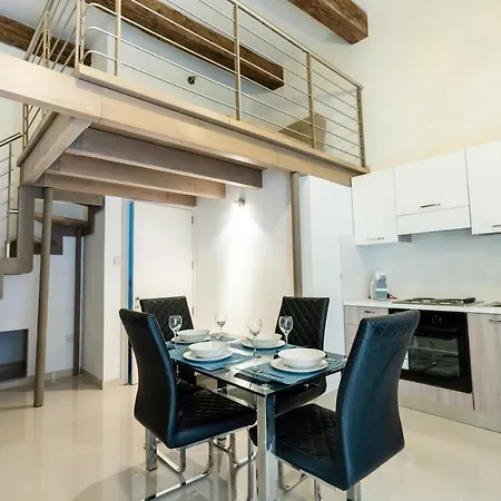 Charming 1 Bedroom Off Republic Street Sleeps 4 *