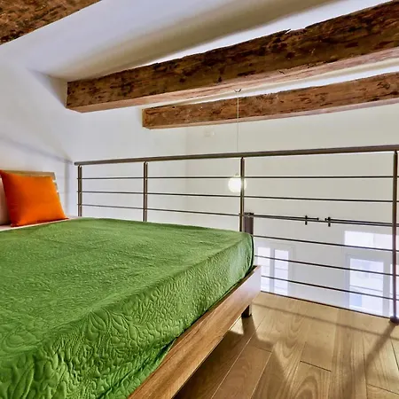 Charming 1 Bedroom Off Republic Street Sleeps 4