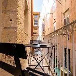 Apartment Charming 1 Bedroom Off Republic Street Sleeps 4 *