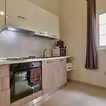 Apartment Charming 1 Bedroom Off Republic Street Sleeps 4