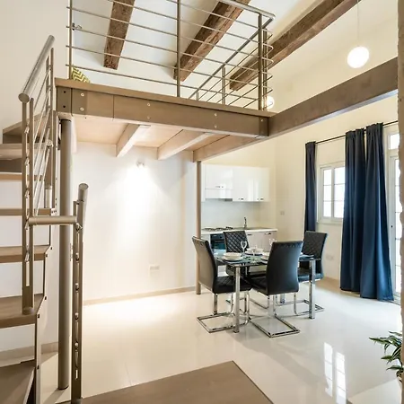 Charming 1 Bedroom Off Republic Street Sleeps 4 *