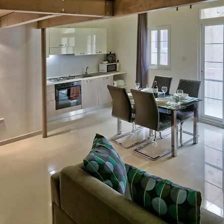 Charming 1 Bedroom Off Republic Street Sleeps 4 Apartment Valletta