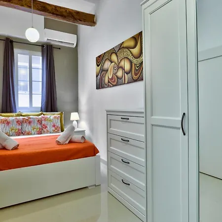 Apartment Charming 1 Bedroom Off Republic Street Sleeps 4