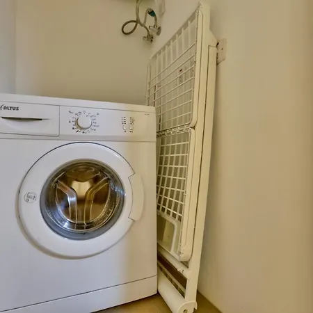 Apartment Charming 1 Bedroom Off Republic Street Sleeps 4